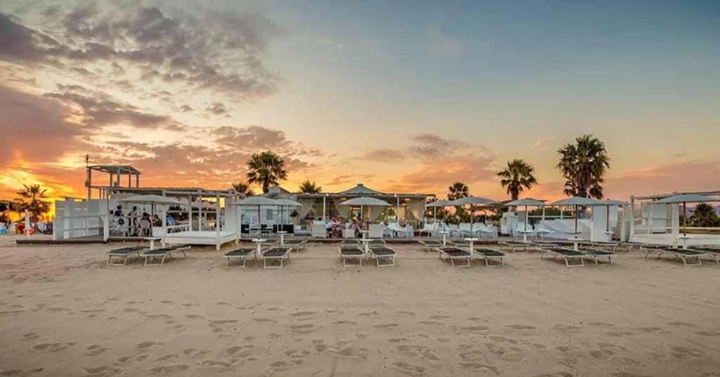 ### Appartamenti Sulla Spiaggia Al Poetto ### Каляри Екстериор снимка